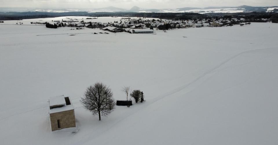 Loipe von oben bei der St. Johannes und Jakobus Kapelle Loipe von oben bei der St. Johannes und Jakobus Kapelle