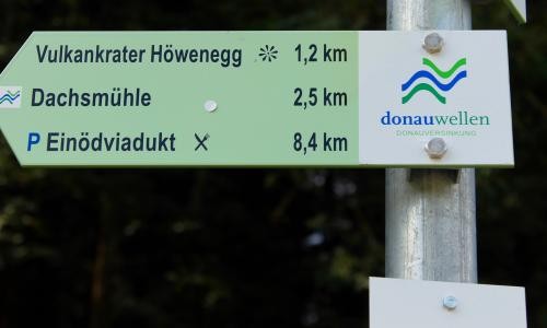 Wegweiser Donau Wellen Premiumwanderweg