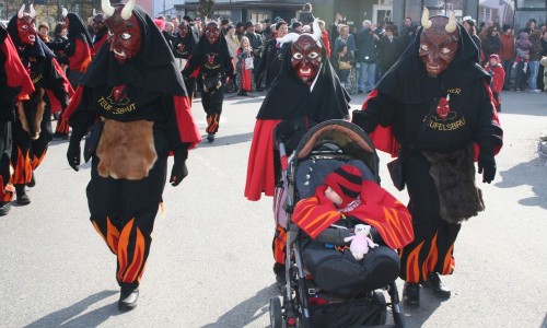 Zimmerer Teufelsbrut beim Umzug in Immendingen Zimmerer Teufelsbrut beim Umzug in Immendingen