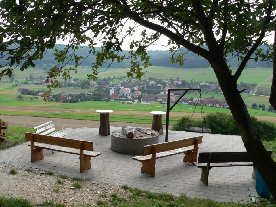 Grillplatz mit Bänken